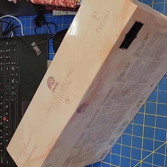 SNAIL COLLECTION" skincare set, likely from the brand Prédiré Paris New Sealed - Picture 8 of 10